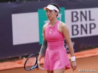 0-2爆冷！中国金花废了，连丢10局+0-6惨败，比郑钦文差太远